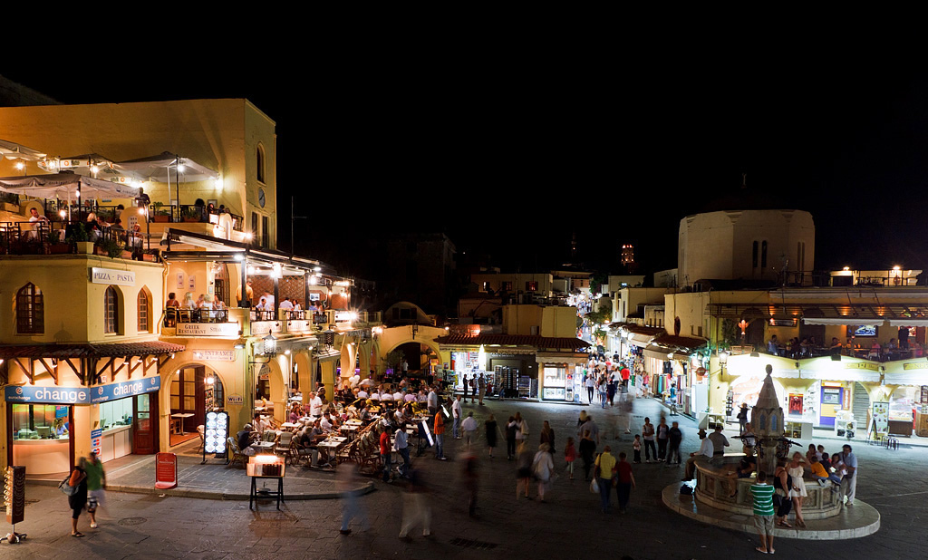 Hipokrat Meydanı ortasi