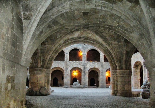 Arkeoloji muzesi i&ccedil; havlusuna g&ouml;z atalım