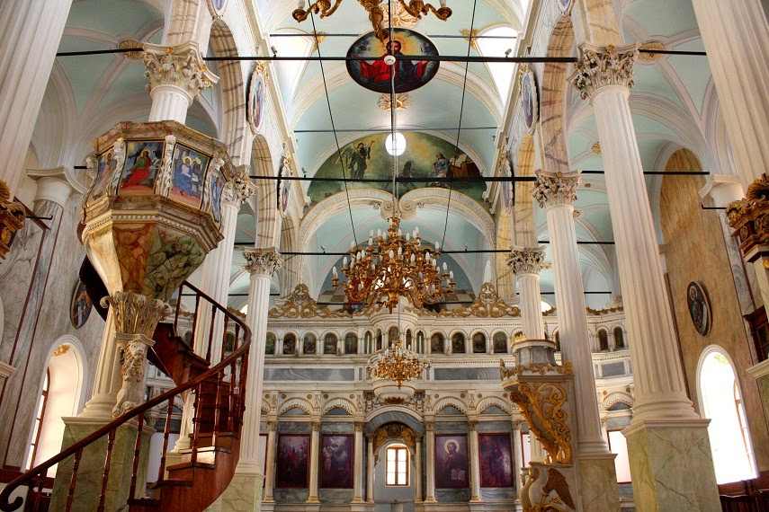 Taksiyarhis Kilisesi i&ccedil; Merdiveni