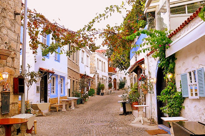 Alaçatı Meydanı