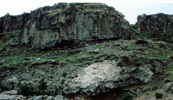 Tarihi Babek Mağarası