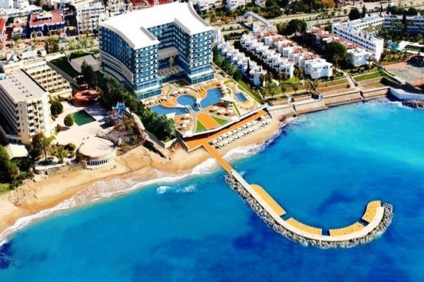 Azura Deluxe Resort