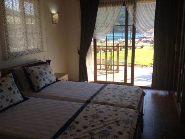 Borina Yacht Club Bungalows & Restaurant