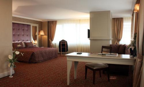 Dream Hill Business Deluxe Hotel
