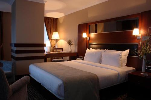 Dream Hill Business Deluxe Hotel
