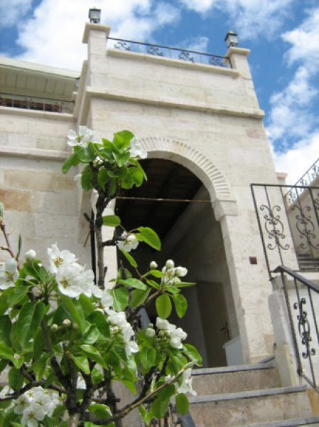 Elysee Cave House
