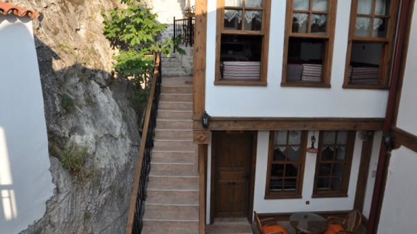 Ezgi Konakları