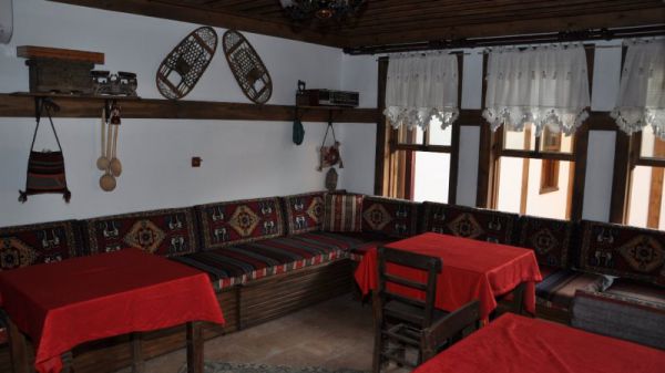 Ezgi Konakları