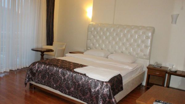Grand De-Liban Otel