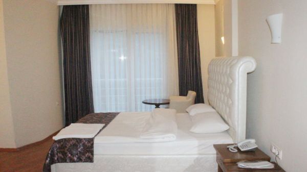 Grand De-Liban Otel