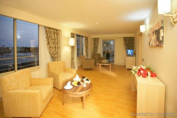 Grand Pearl Beach Hotel