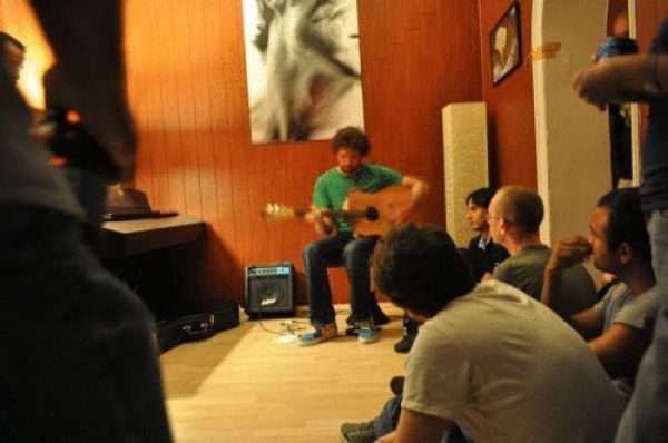 Hush Hostel Lounge