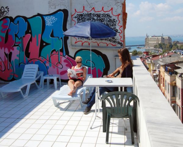 Hush Hostel Lounge