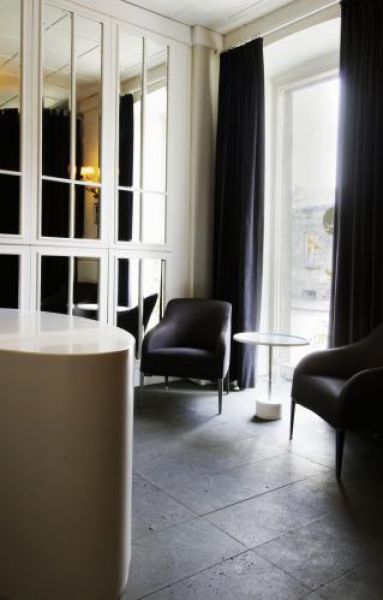Kar's Hotel