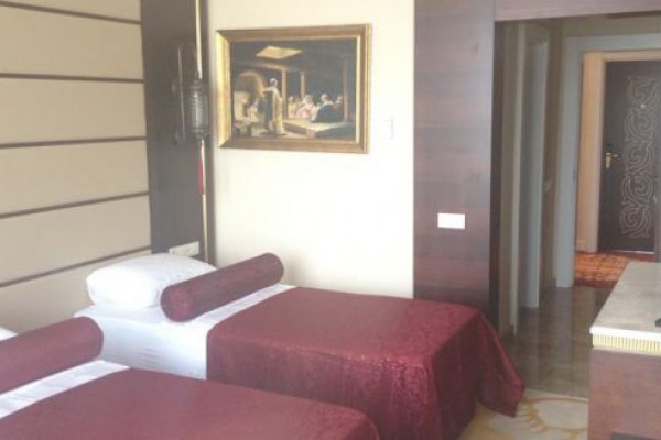 Kronos Hotel