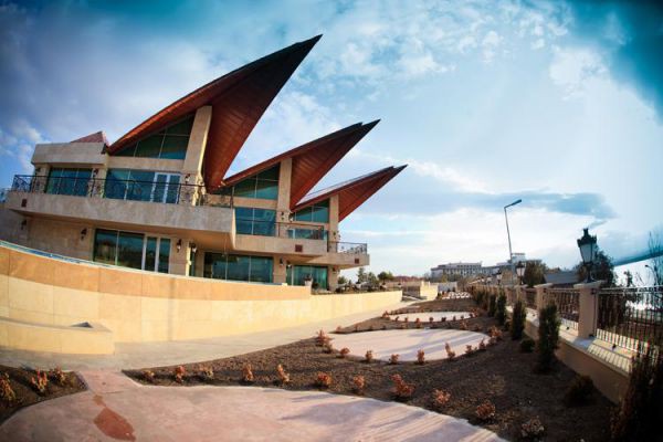 Kronos Hotel