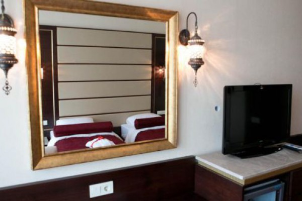 Kronos Hotel