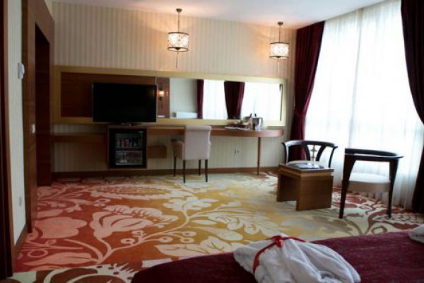 Kronos Hotel