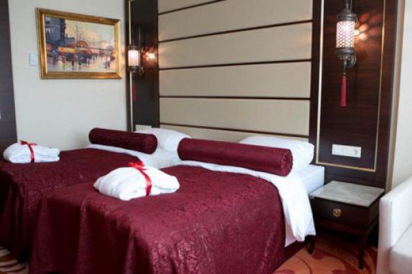 Kronos Hotel
