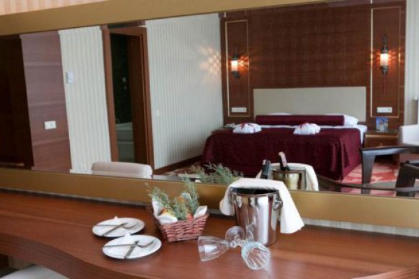 Kronos Hotel