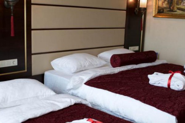 Kronos Hotel