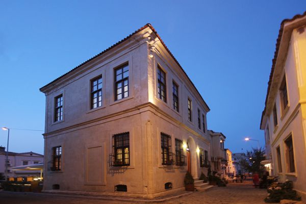 Kuşlu Konak
