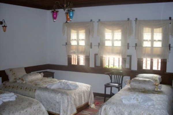 Özata Konakları