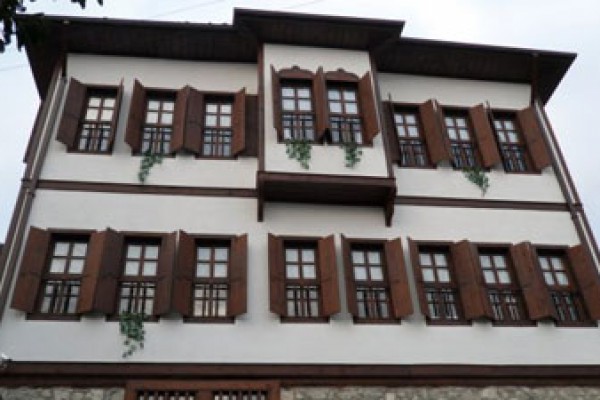 Özata Konakları