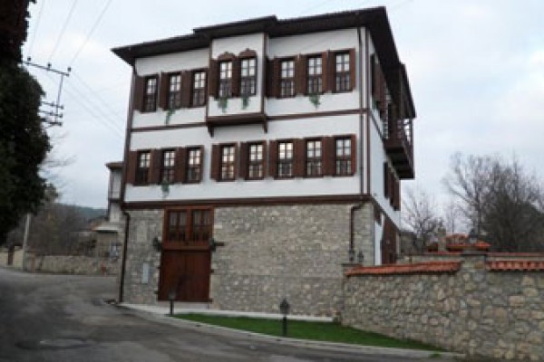 Özata Konakları