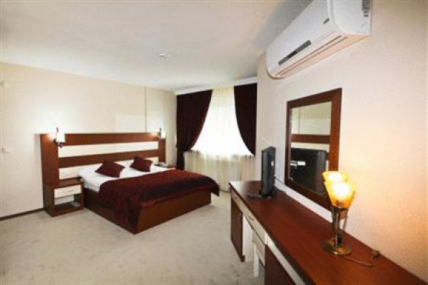 Petek Otel