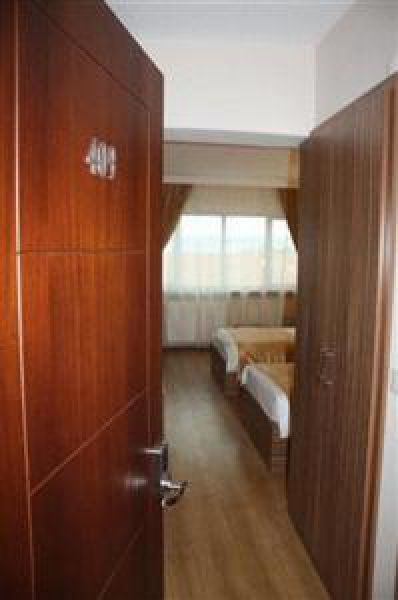 Petek Otel
