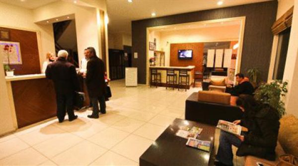 Petek Otel