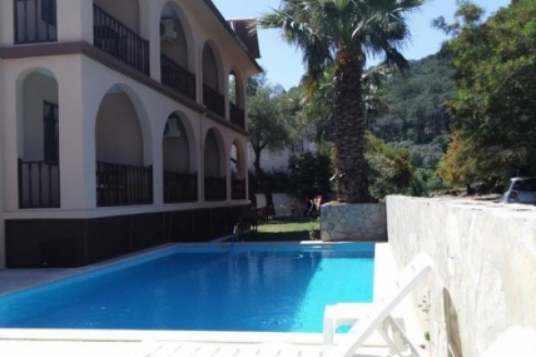 Pisiris Otel