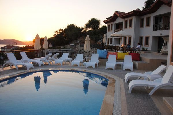 Saranda Club Otel