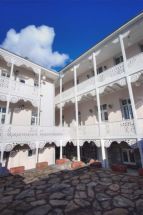 Kar's Hotel