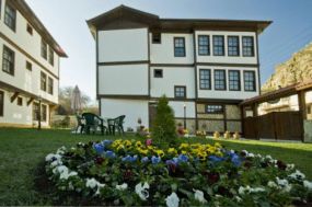 Uğurlu Konakları