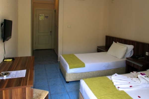 Vela Hotel İçmeler