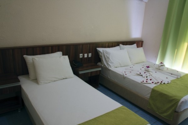 Vela Hotel İçmeler