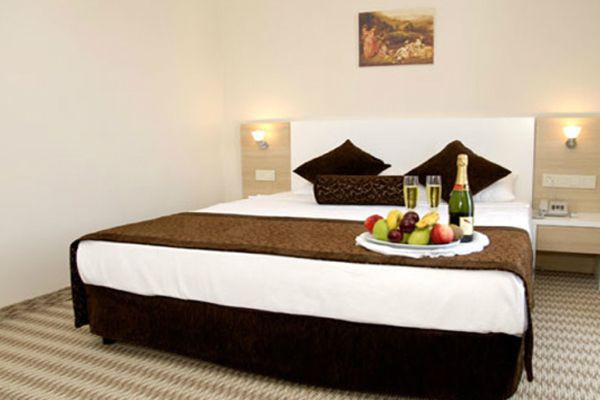 White Boutique Hotel