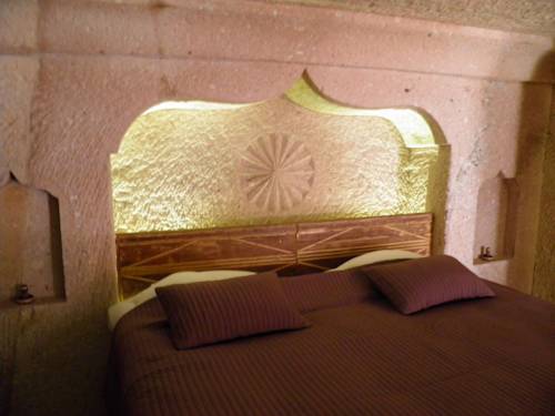 AkCave Suites & Resort