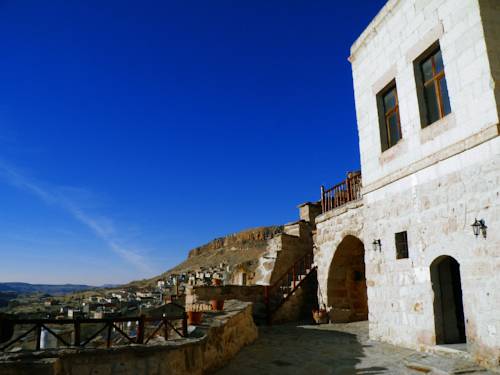 AkCave Suites & Resort