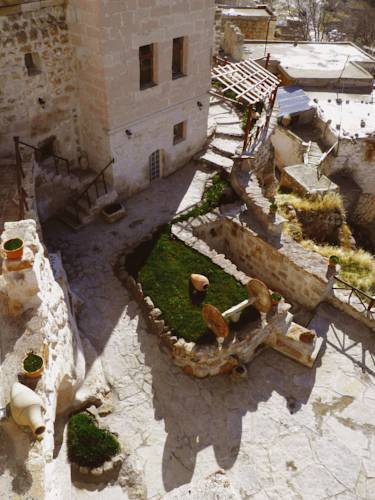 AkCave Suites & Resort