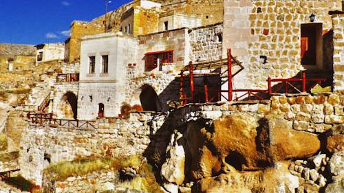 AkCave Suites & Resort
