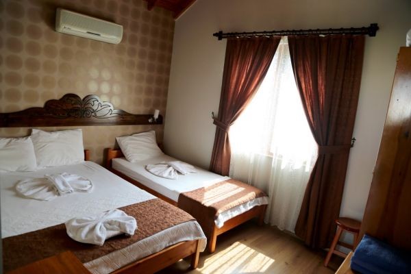 Arkadaş Otel