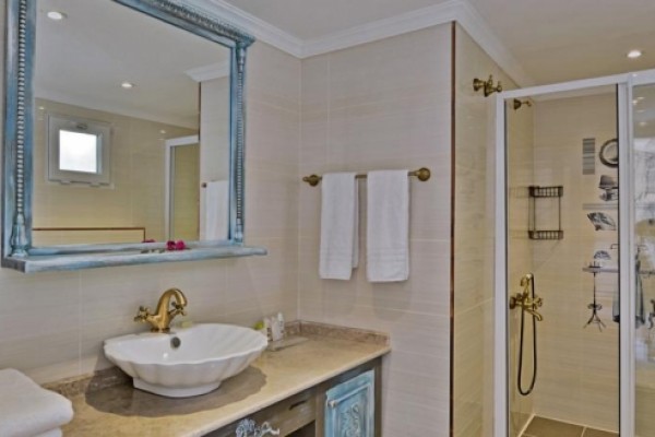 Bay C Hotel
