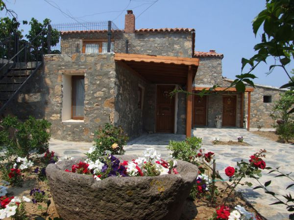 Bozcaada Karaf Bağevleri
