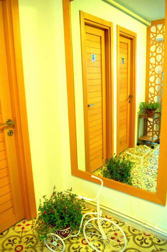 Casa Rosso Suites