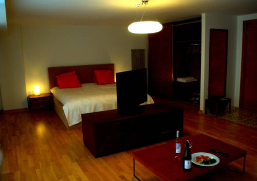 Casa Rosso Suites