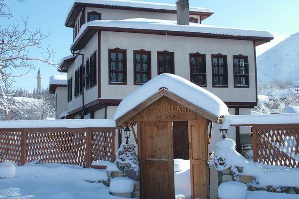 Cırcırların Konağı