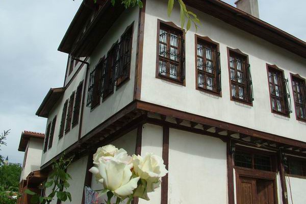 Cırcırların Konağı
